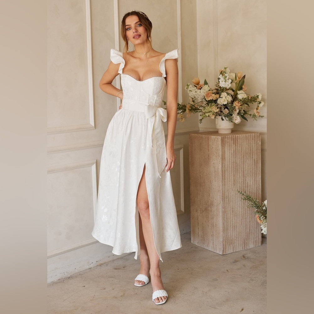 Like new! V. Chapman The Vera Dress in White Baroque Floral | Size 10